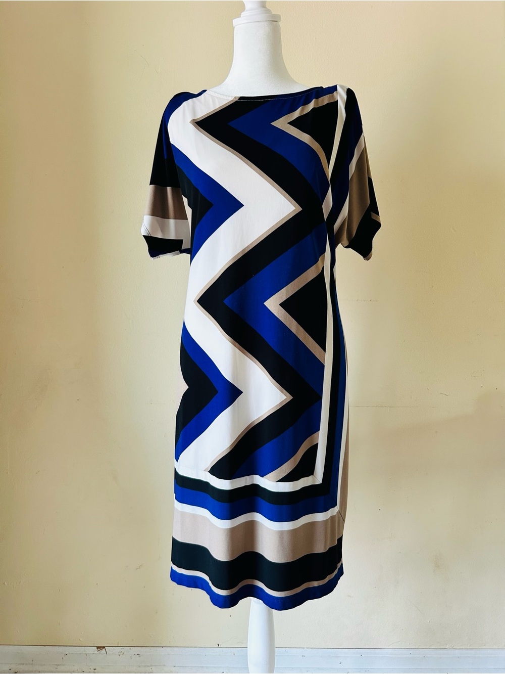 Studio one newyork Geometric Zigzag Shift Dress in Blue, Black & Cream